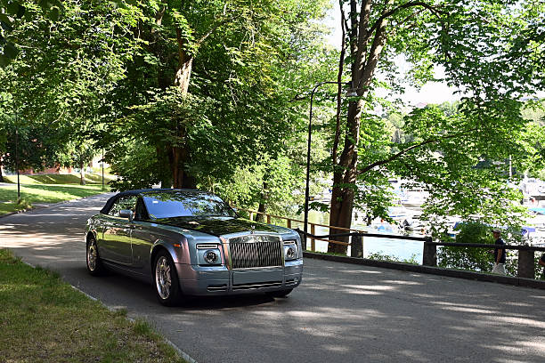 Luxury car hire with driver