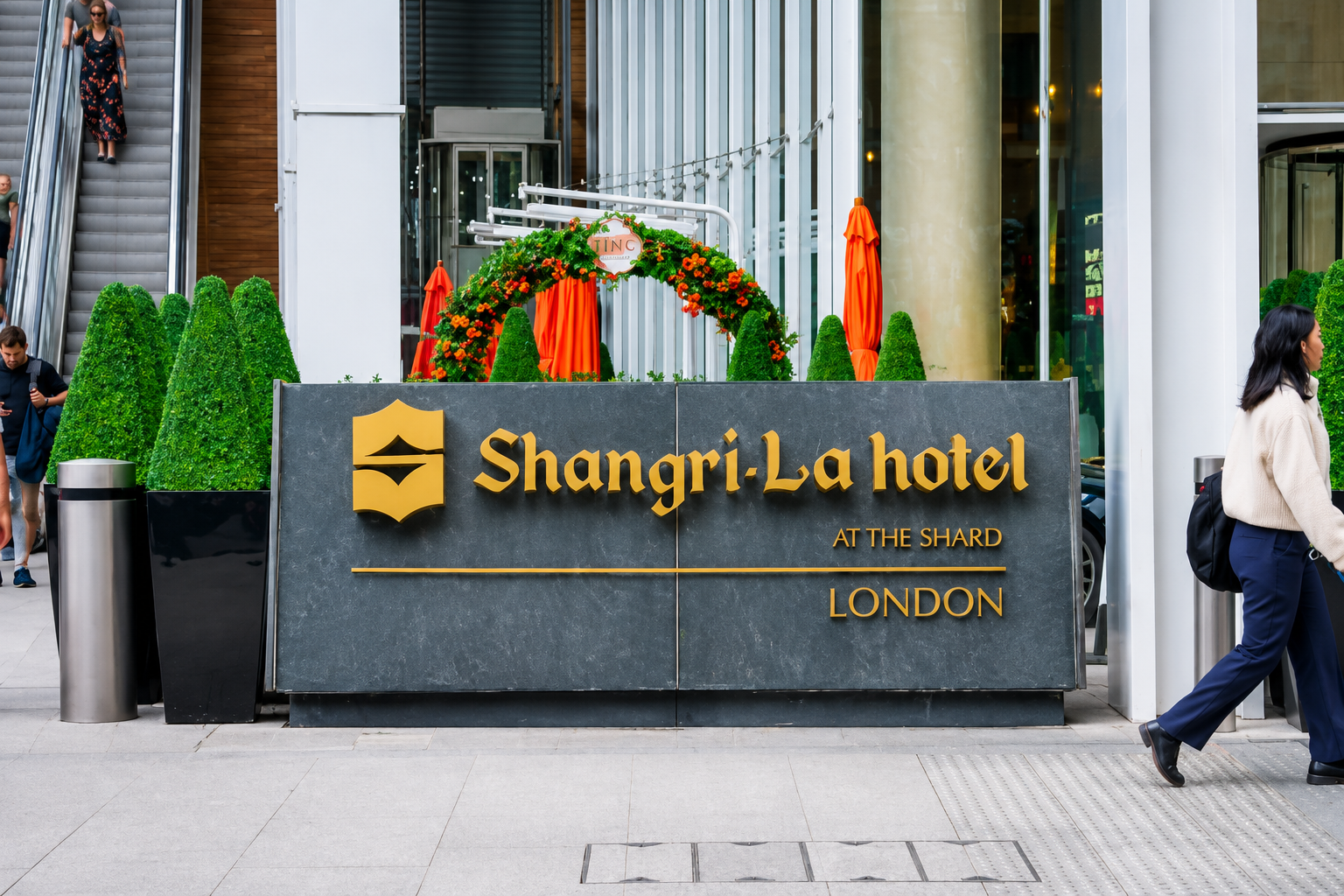 Executive chauffeur transfer Shangri-La The Shard